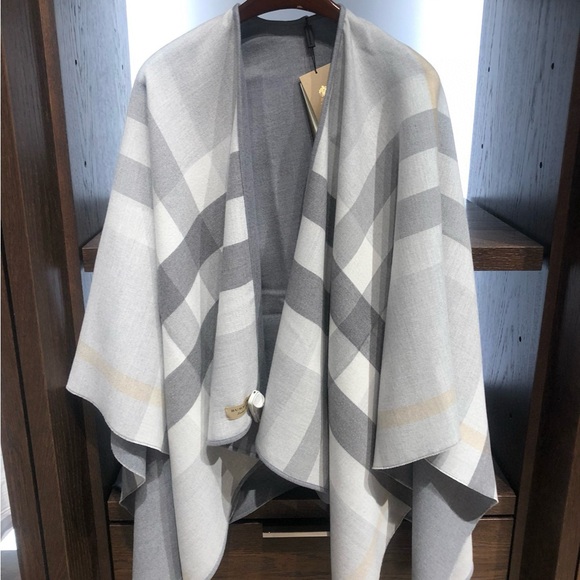 burberry wool cape - Picture 1 of 6
